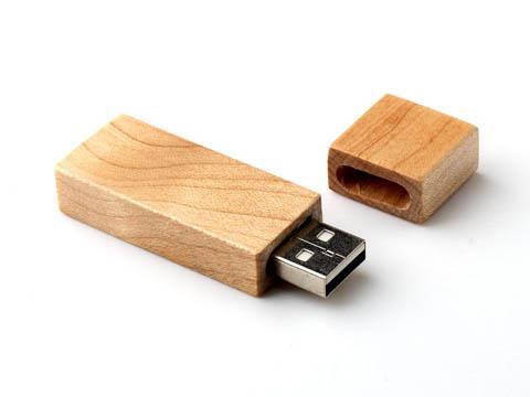 Drevený USB kľúč JAVOR
