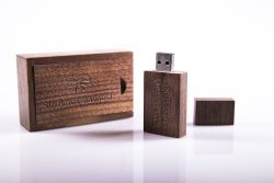 SET "STUKOV": USB + krabika drevo, ORECH
