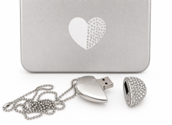 SADA USB srdce s kamienkami
