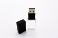 Sada: USB KRYSTAL ierny sklo/kov + biela krabika FOTOALBUM s magnetom