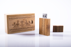 USB + krabika s motvom "IMANY"